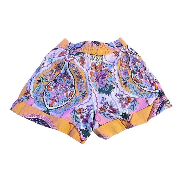 Fun vacation shorts from Paris! Bright colors built in build. Linen material - Picture 4 of 9